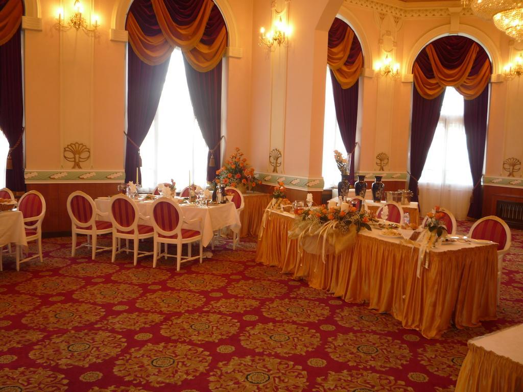 Hotel Versailles Vladivostok Exteriör bild
